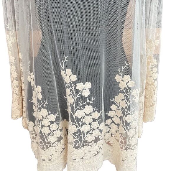 UltraFlirt ivory mesh long bell sleeve top with scalloped embroidered trim sz M - Picture 2 of 7